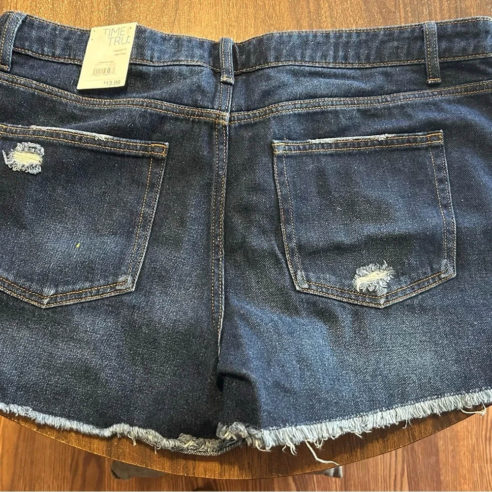 Time and Tru Dark Blue Denim Frayed Hem Jean Shorts - Picture 1 of 2